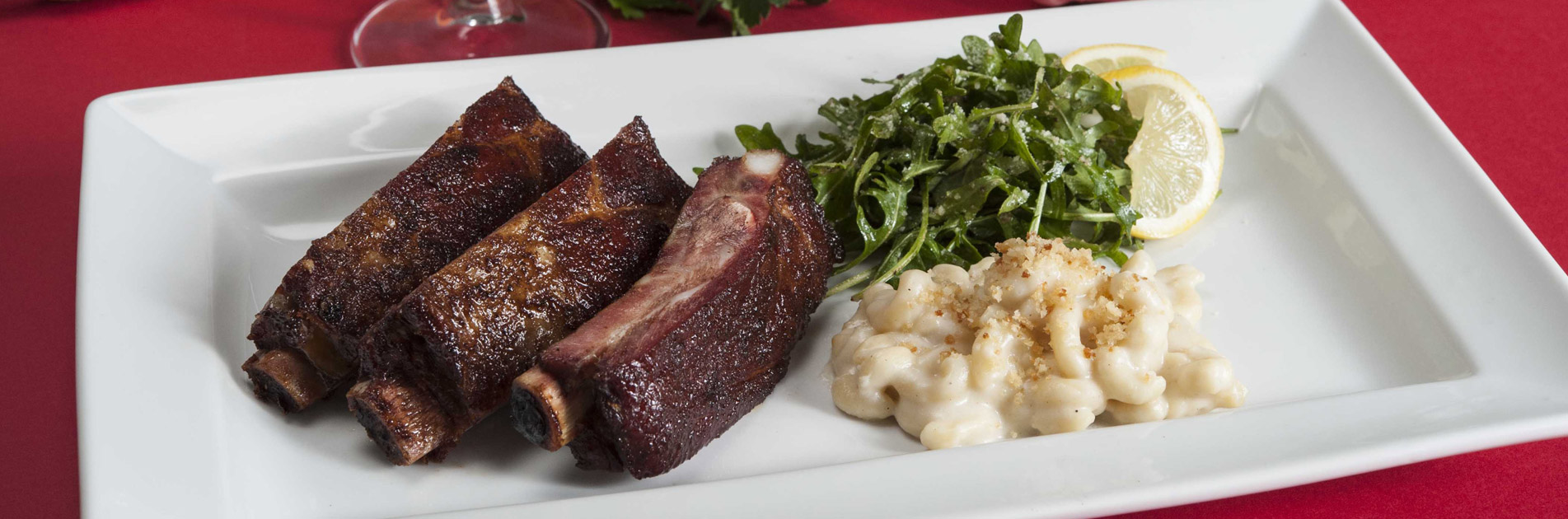 ribs and mac on a plate